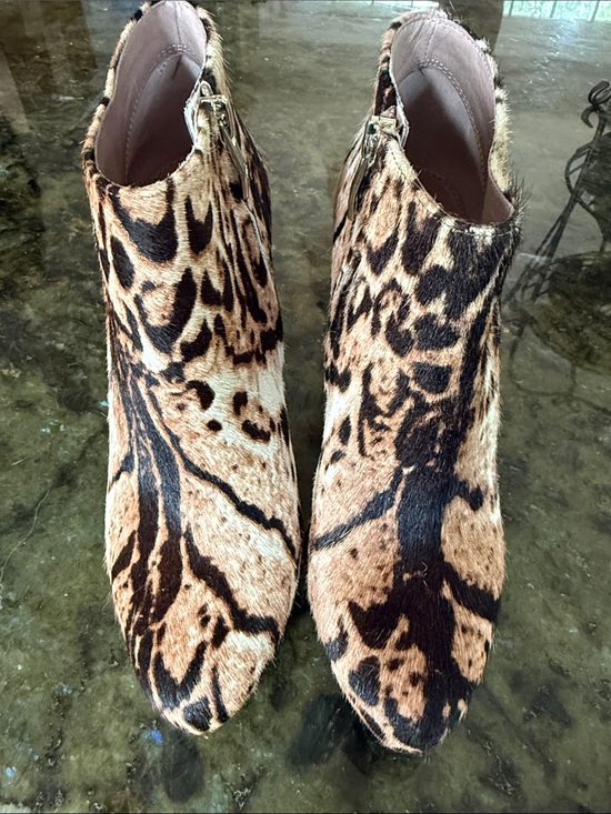 Vince Camuto Shoes - Vince Camuto Leopard-Print Ankle Booties in Tan and Black
